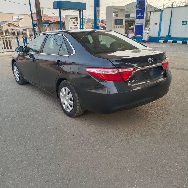 Thumbnail 5 of 2016 Toyota Camry SE